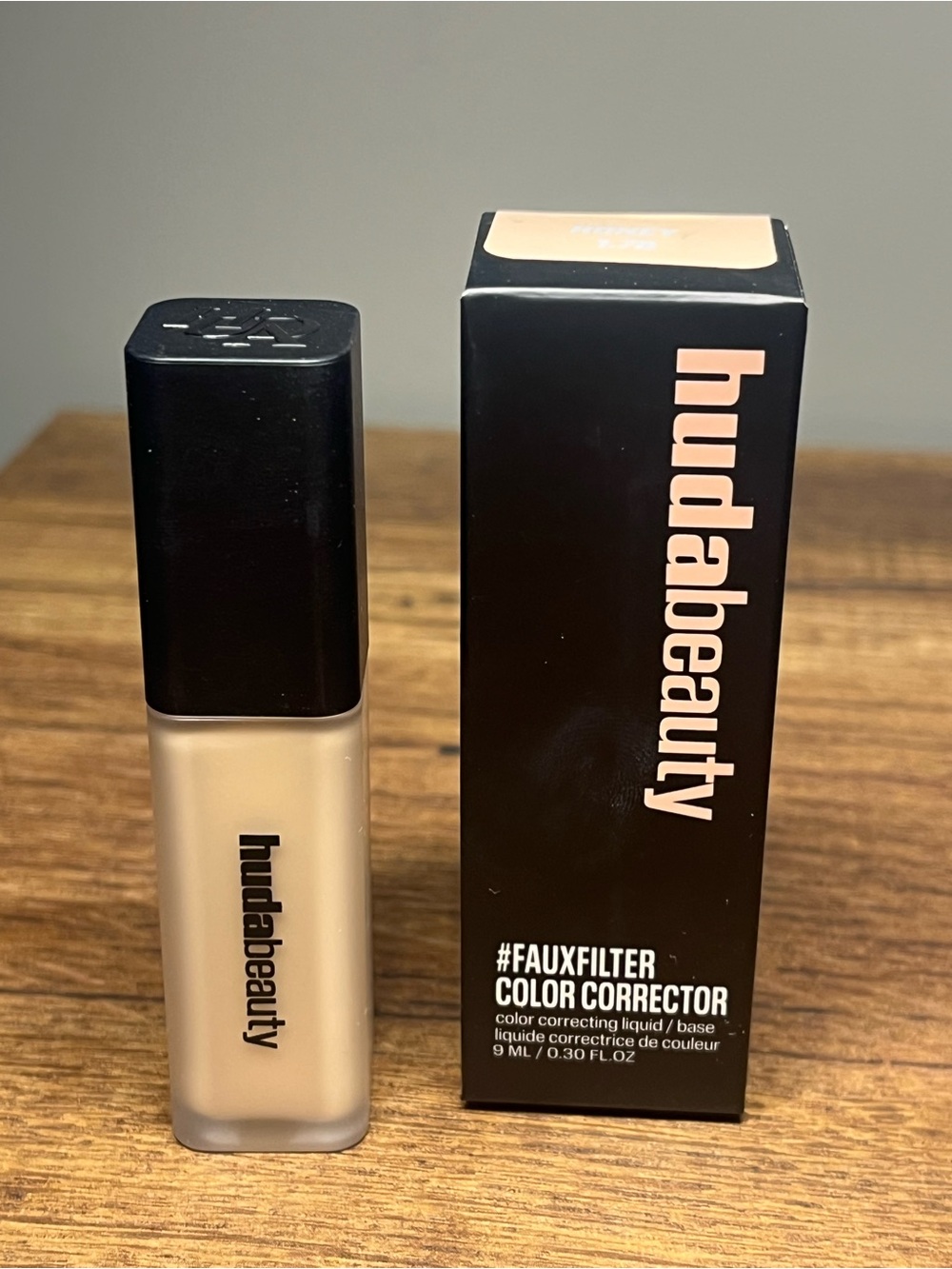 HUDA BEAUTY #FauxFilter Concealer - Honey 1.7B